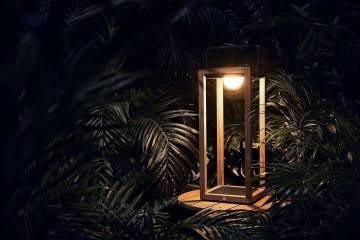 Záhradný lampáš Mr. Solar Tom teak antracit 21x20x53cm