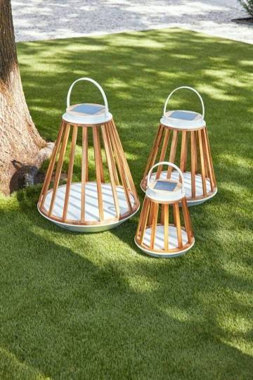 Záhradný lampáš Mrs. Solar Kate teak biela M