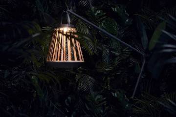 Stojan na solárnu lampu Jill teak biela