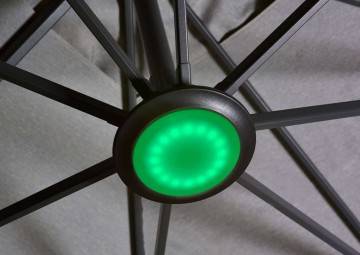 LED osvetlenie na záhradné slnečníky Platinum